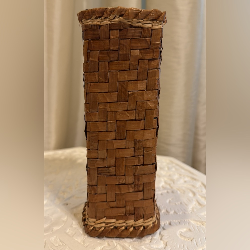 New Native American cedar woven vase cover square 8”x3”